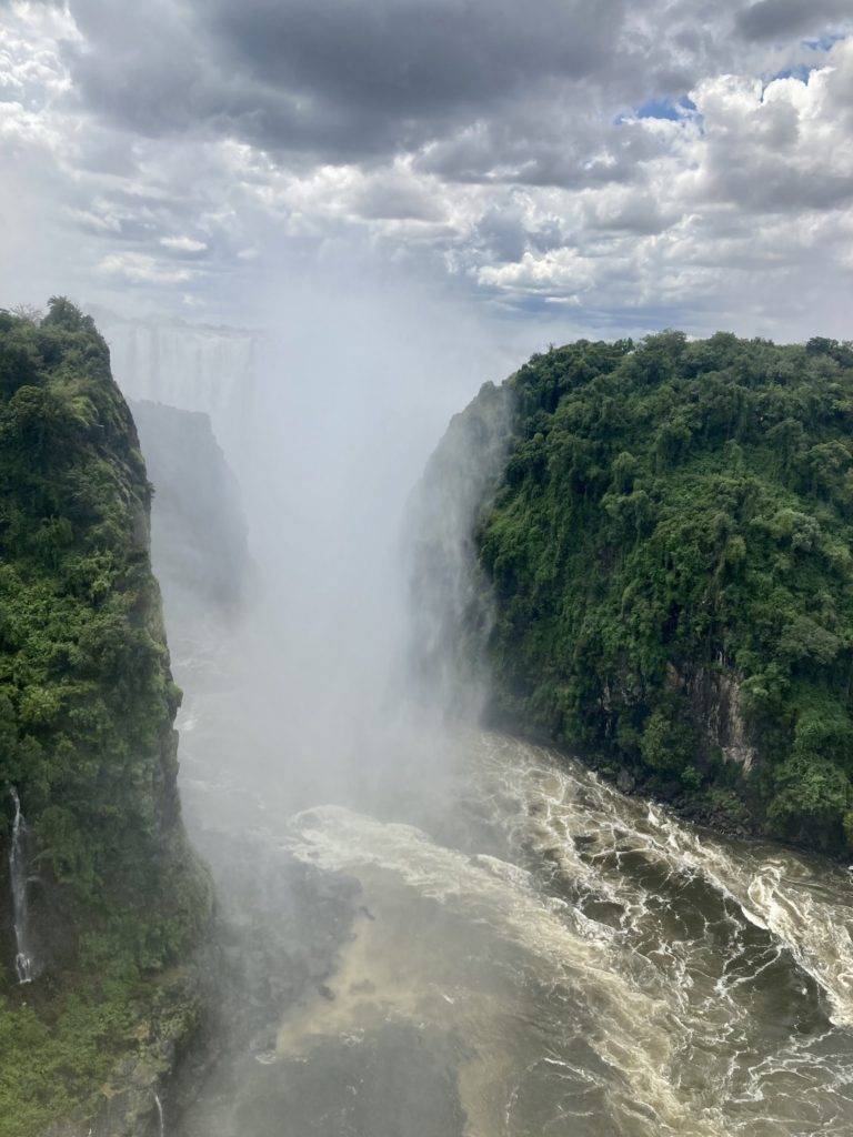 victoria falls from border