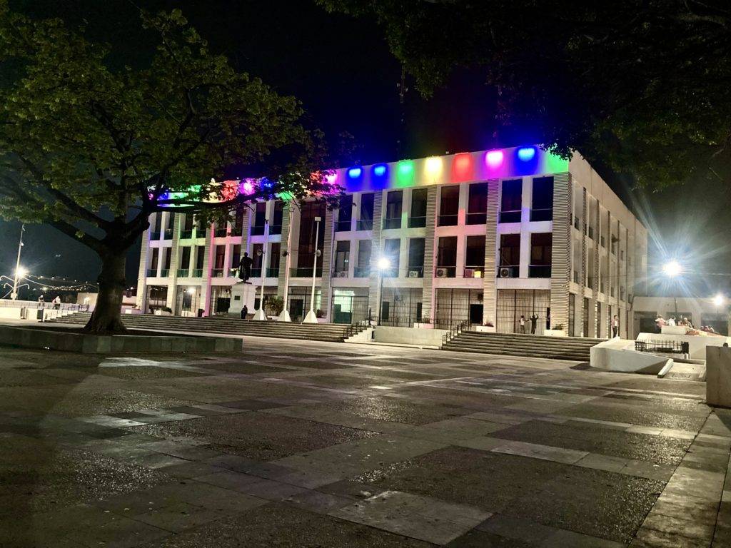 building lit up at night in tuxtla gutierrez